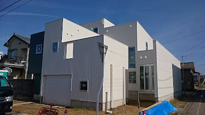 目地無しガルバSGLスパンドレ-ル　外壁　三条市