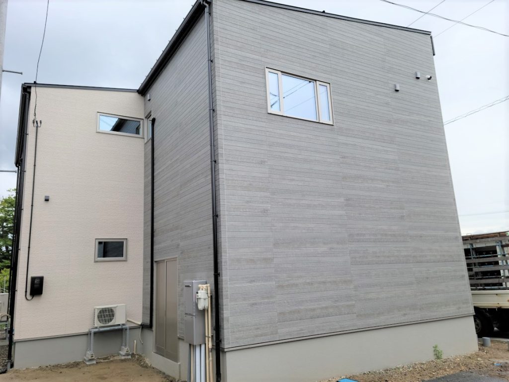 ニチハ　Fuge　モベルウッド　スプーモ　外壁　屋根
