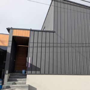 外壁、立平ロック333．サウンドルーフ付き、セキノ興産新潟店、新潟市東区、ディテールホーム（坂井建設)