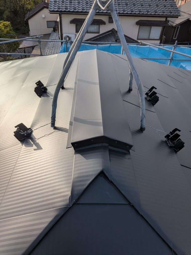 棟換気、リッチベンツ、屋根ガルバSGＬ、ブラック色、新潟市