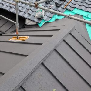 「新発田市の屋根修理｜谷板金工事で雨漏り対策」